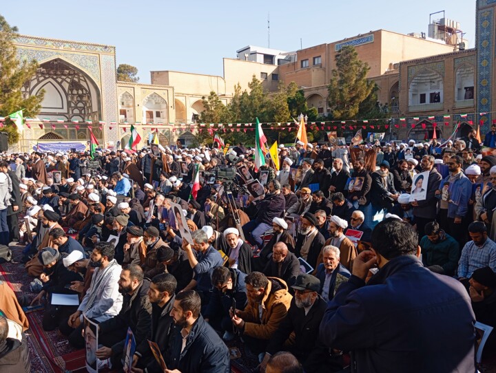 اجتماع بزرگ مردم قم در فیضیه قم برگزار شد